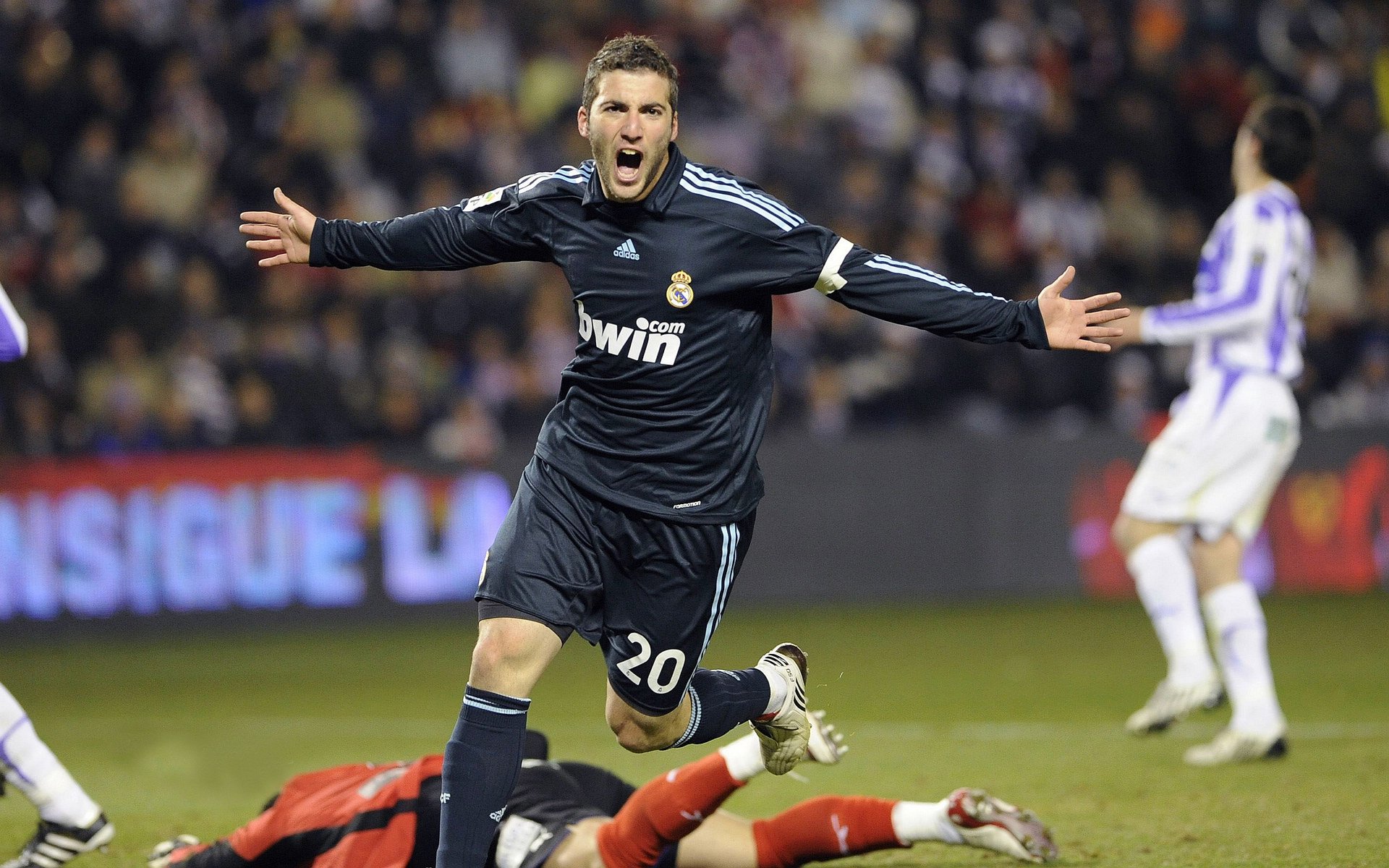 法甲高手对决：战术多变，火花四溅，法甲冲突视频