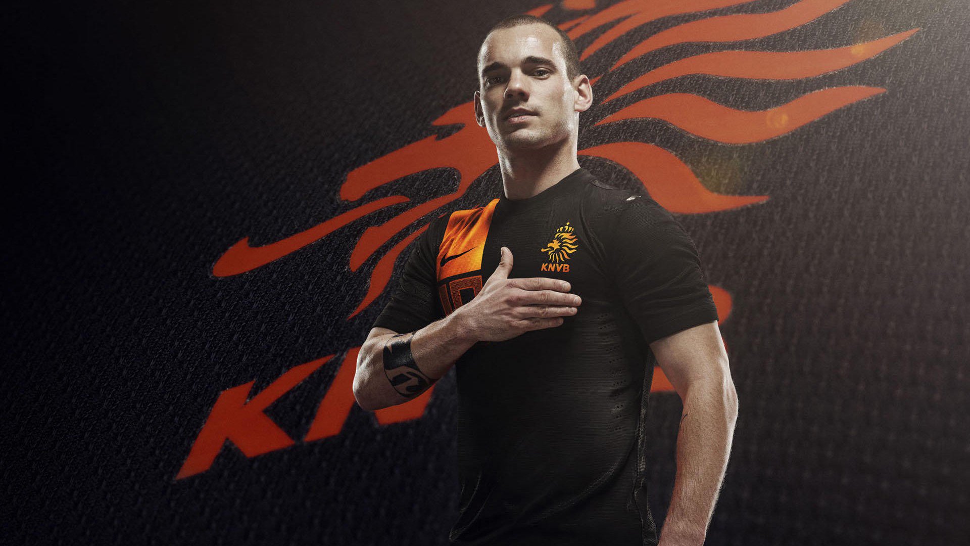 老鹰调整战术重点发挥锋线突破能力，老鹰进攻